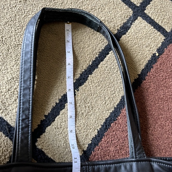 THE PURSE PEDDLERS Large Black genuine Leather Tote - Picture 7 of 10